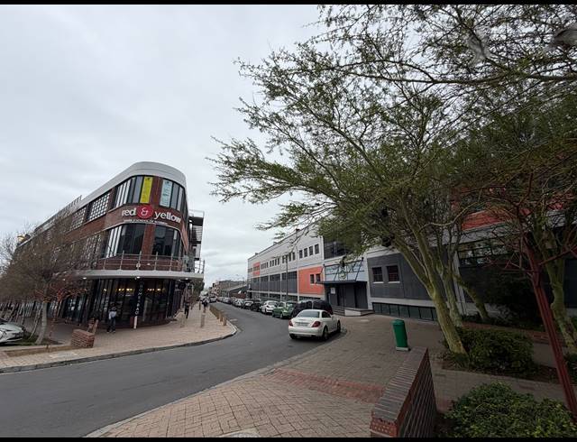 112M² BUILDING TO LET IN SALT RIVER